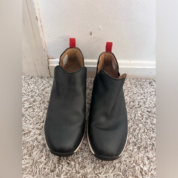 Vionic Women’s Cece Black Leather Casual Slip On Booties Size 8.5 Wide - Picture 3 of 5